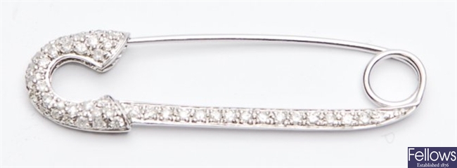 An 18ct white gold diamond set nappy pin brooch,