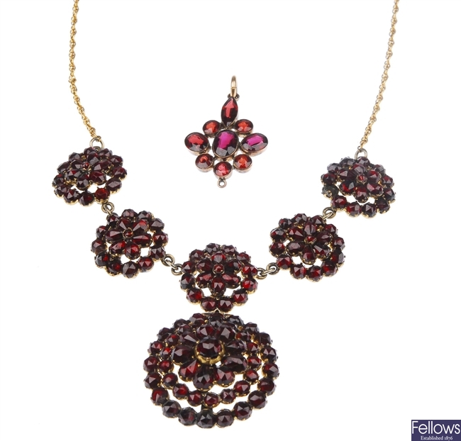 A Bohemian garnet necklet with four clusters