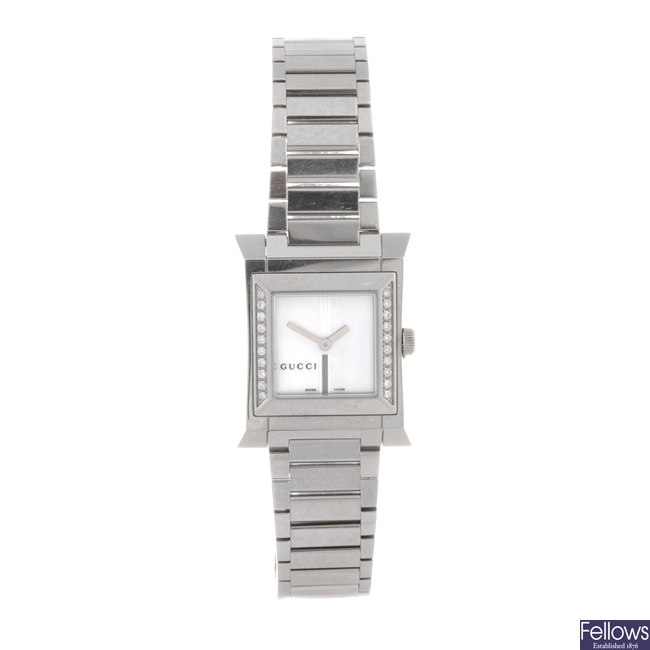 A stainless steel quartz lady's Gucci bracelet watch
