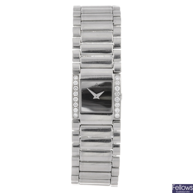 A stainless steel quartz lady's Baume & Mercier bracelet watch