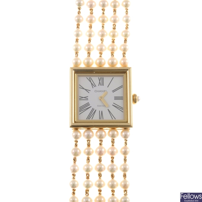 An 18k gold quartz lady's Chanel bracelet watch.
