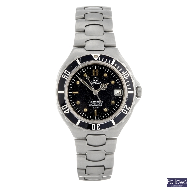 A stainless steel automatic gentleman's Omega Seamaster bracelet watch.