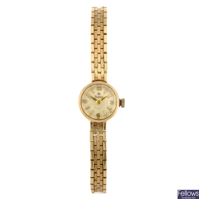 LOT:150 | A 9ct gold manual wind lady's Roidor bracelet watch.
