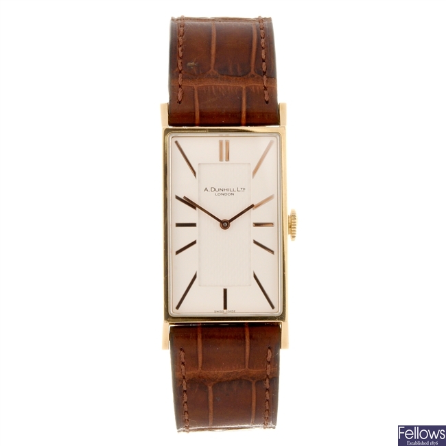An 18k gold quartz gentleman's Dunhill Wafer wrist watch.