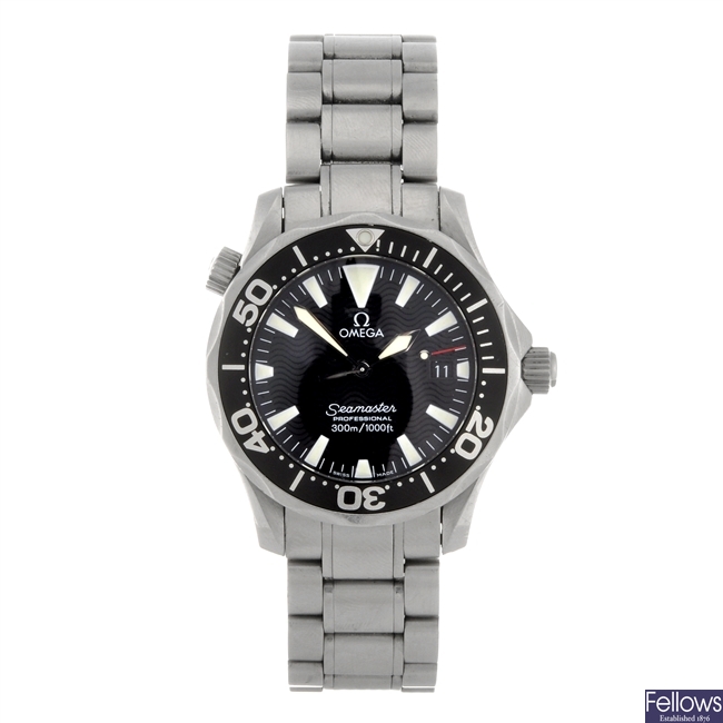 (82500) A stainless steel quartz mid-size Omega Seamaster bracelet watch.