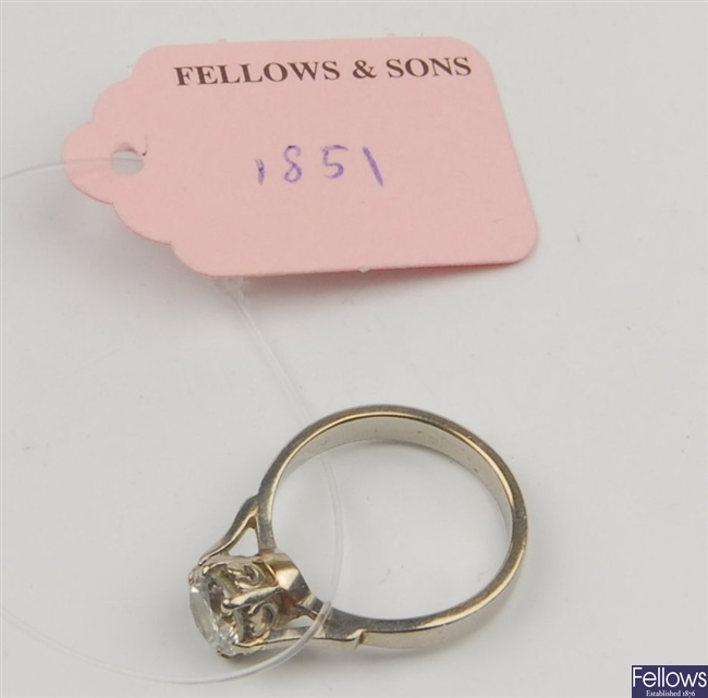 (708006799) 18ct single stone ring