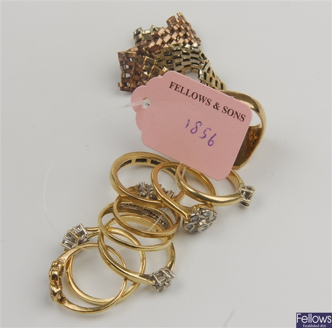 (708006814) 9ct gate bracelet, nine assorted rings