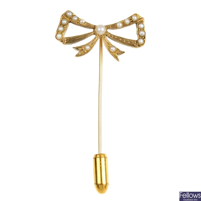 A 9ct gold seed pearl stick pin. 