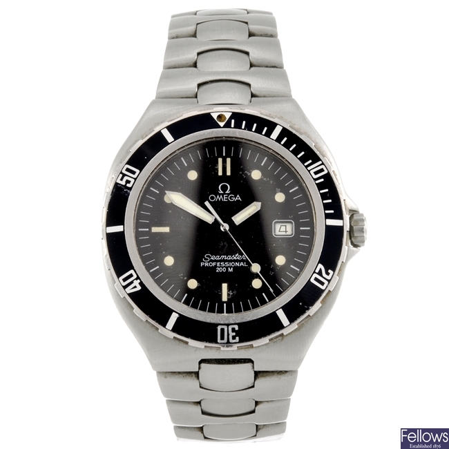 A stainless steel quartz gentleman's Omega Seamaster bracelet watch.