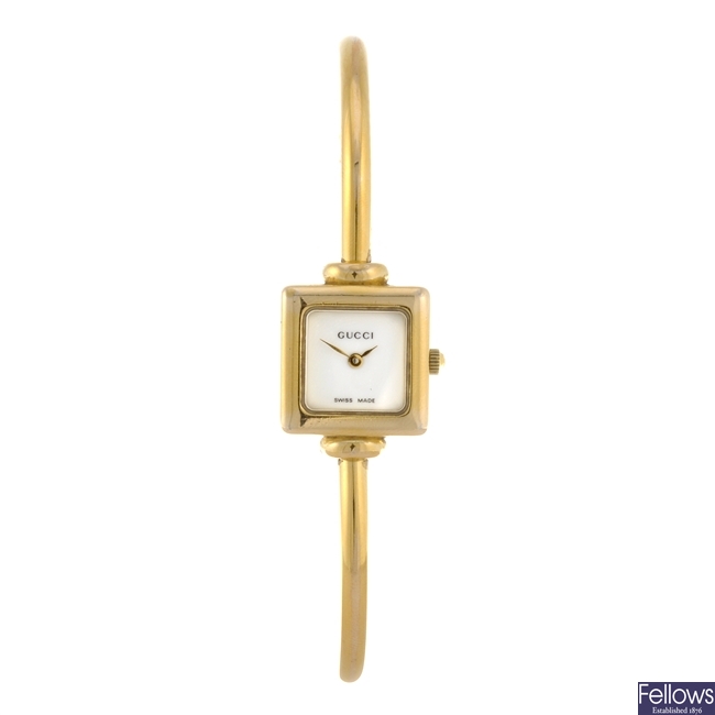 A gold plated quartz lady's Gucci 1900L bracelet watch.