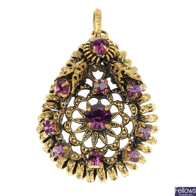 A set of early 20th century Czech-style jewellery.