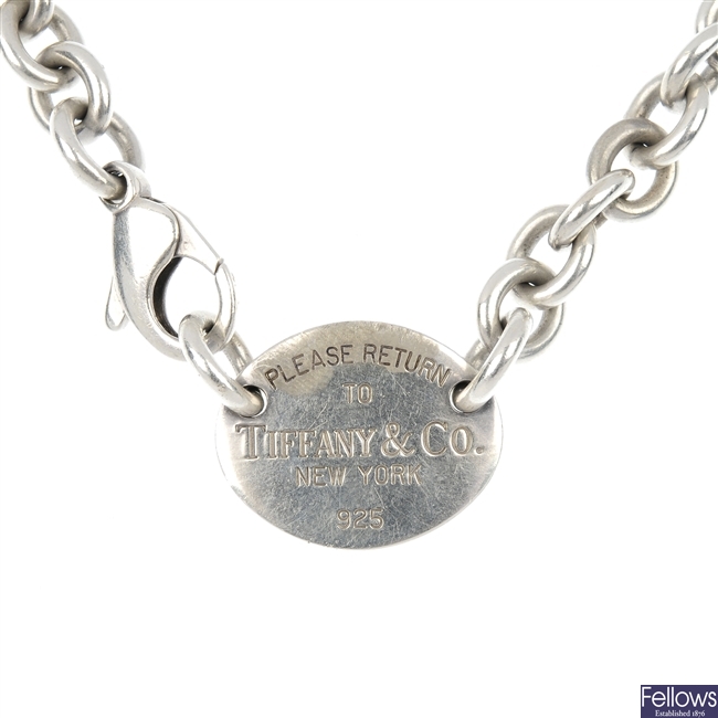 TIFFANY & CO. - a silver 'Return to Tiffany' necklace.