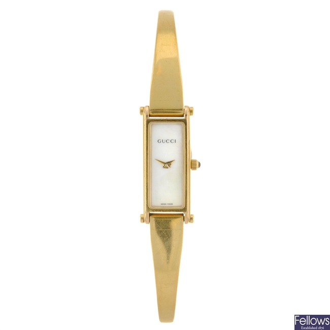 (304285875) A gold plated quartz lady's Gucci 1500L bracelet watch.