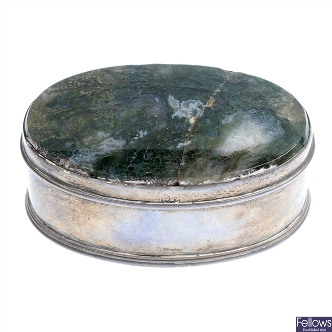 (400064-3-A) A silver moss agate trinket box and golf-club stirrers.