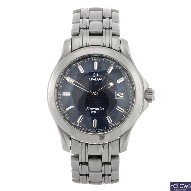 (703008962)  A stainless steel quartz gentleman's Omega Seamaster bracelet watch.