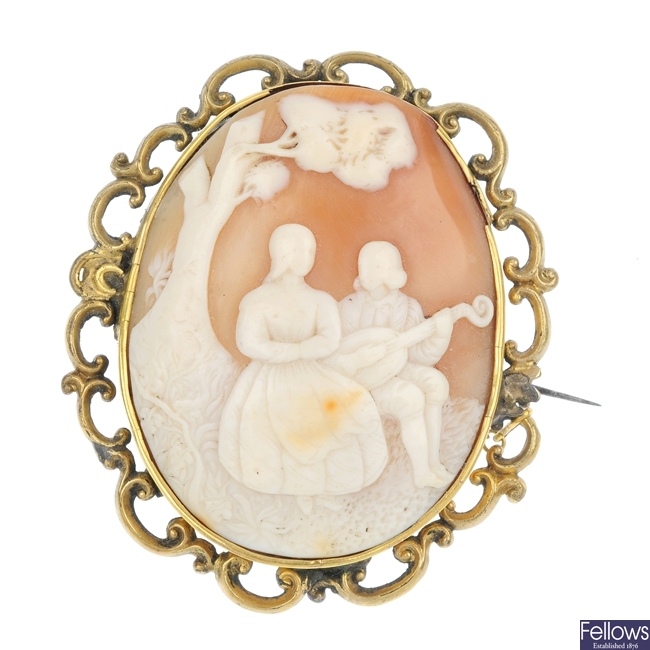 A late Victorian pinchbeck shell cameo brooch, circa 1880.