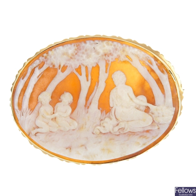 A 14ct gold shell cameo brooch.