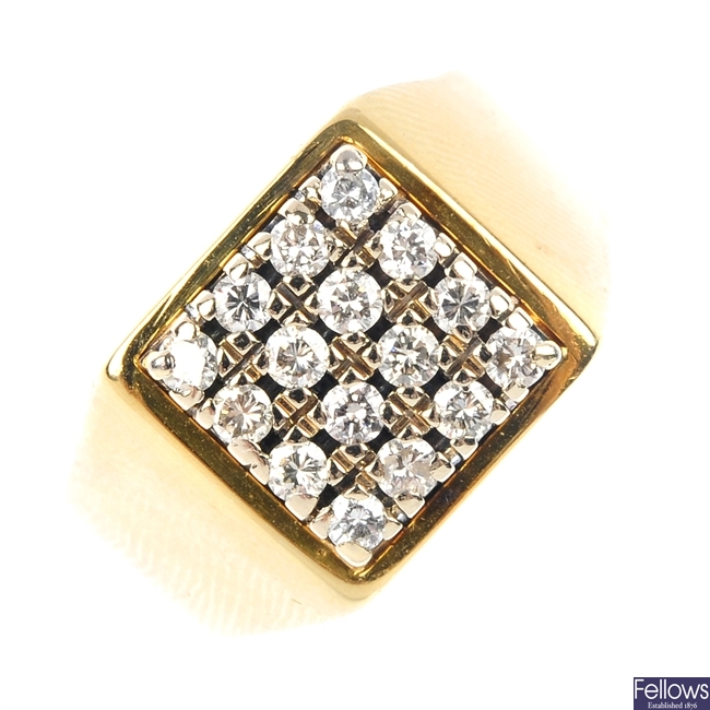 A gentleman's 18ct gold diamond dress ring.
