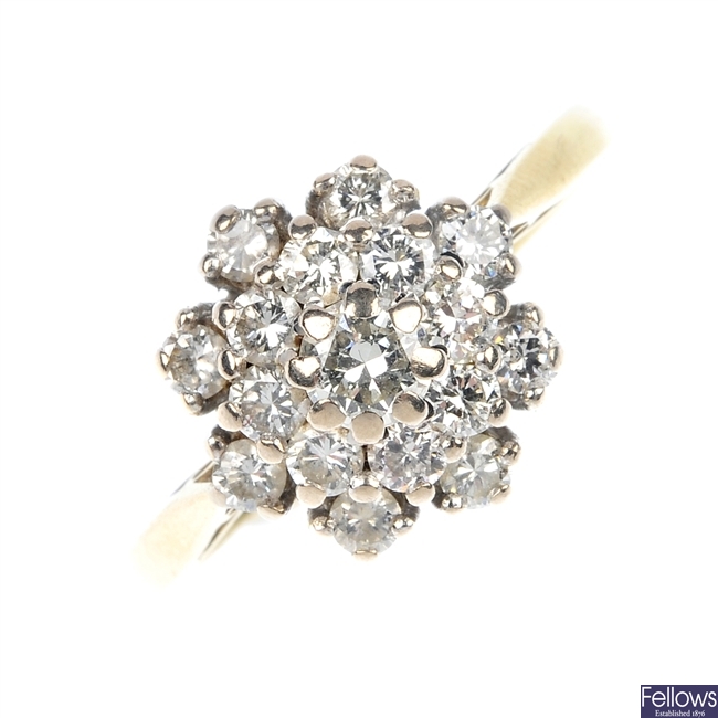 An 18ct gold diamond cluster ring.