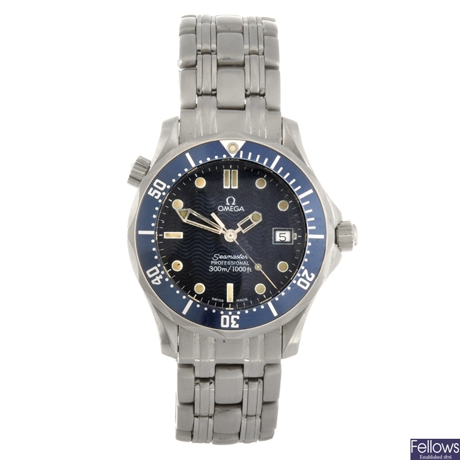 A stainless steel gentleman's Omega Seamaster bracelet watch.