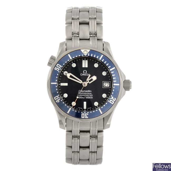 A stainless steel automatic mid-size Omega Seamaster bracelet watch.