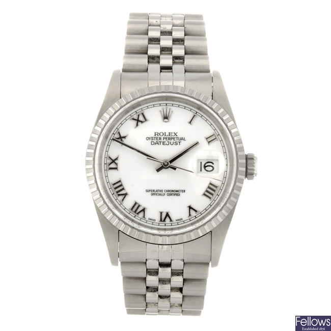 (B2) A stainless steel automatic gentleman's Rolex Datejust bracelet watch.
