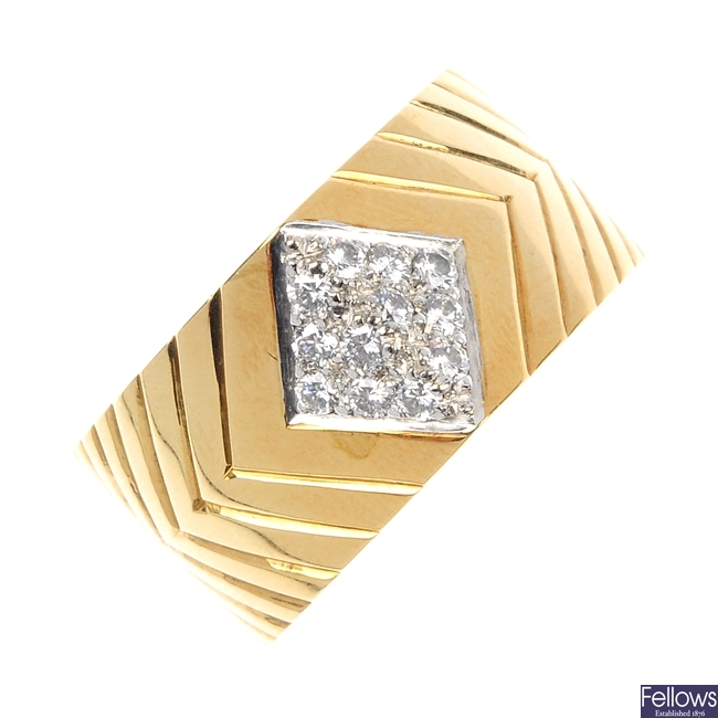 A gentleman's 18ct gold diamond band ring. 