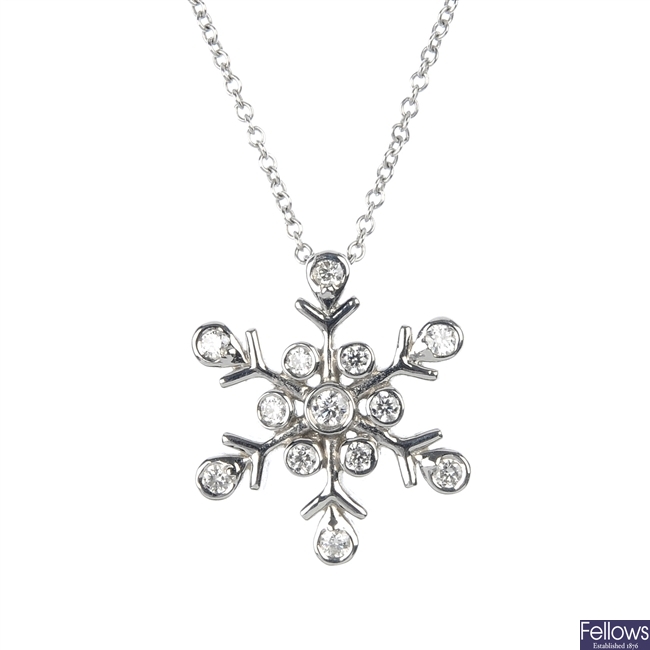 diamond snowflake necklace tiffany