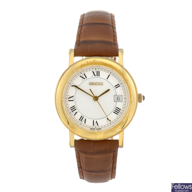 A gold plated quartz gentleman's Gucci 7200M wrist watch.