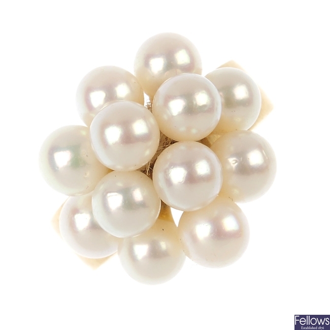 A cultured pearl cluster ring.