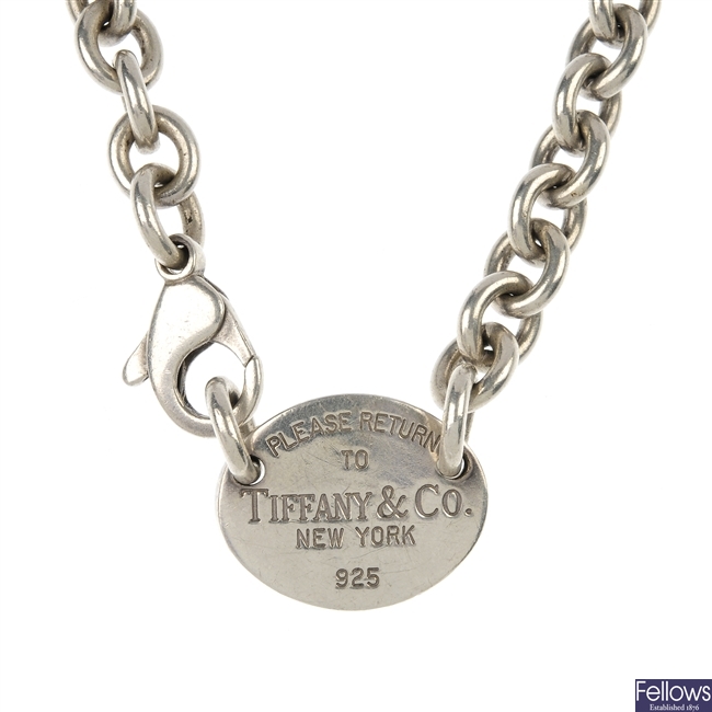 TIFFANY & CO. - a 'Return to Tiffany' necklace.