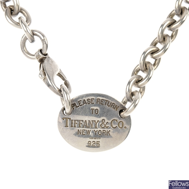 TIFFANY & CO. - a silver 'Return to Tiffany' necklace.