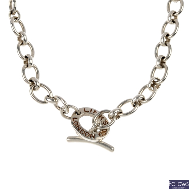 LINKS OF LONDON - a silver necklace.