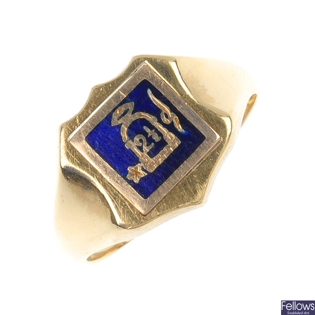 A 9ct gold Masonic swivel signet ring.