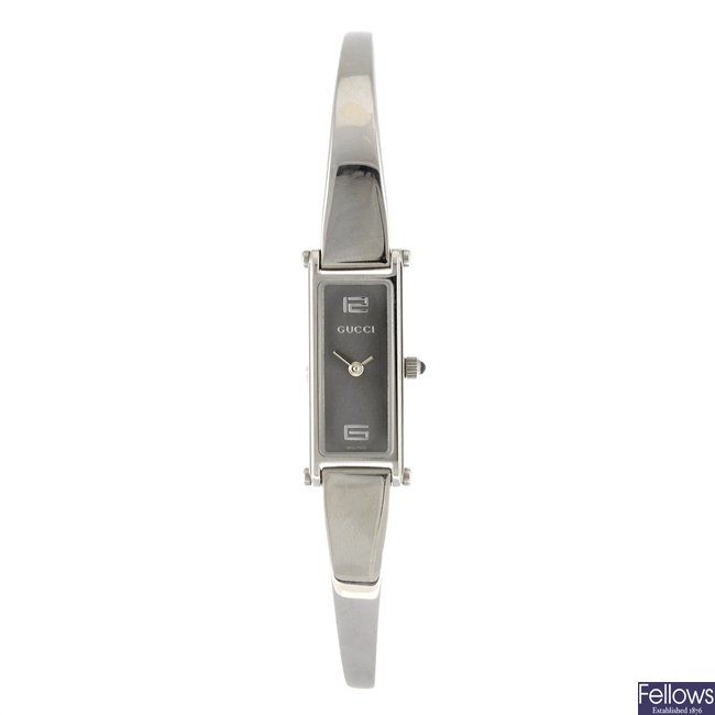 A stainless steel quartz lady's Gucci 1500L bangle watch.