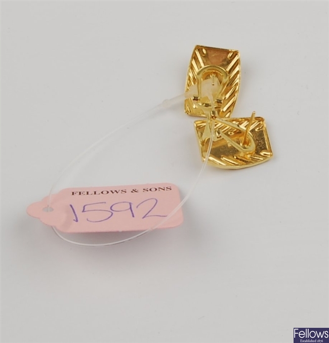 (946000940) pair of clip on earrings