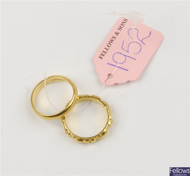 (116192643) two assorted rings