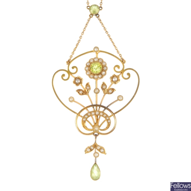 An early 20th century 9ct gold peridot and split pearl pendant.