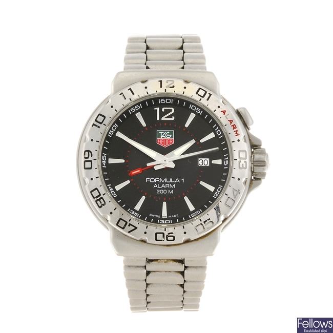(923004558) A stainless steel quartz gentleman's Tag Heuer Formula 1 bracelet watch.