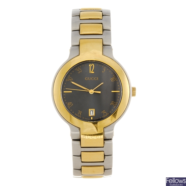 LOT:94 | A bi-colour quartz gentleman's Gucci 8900M bracelet watch.