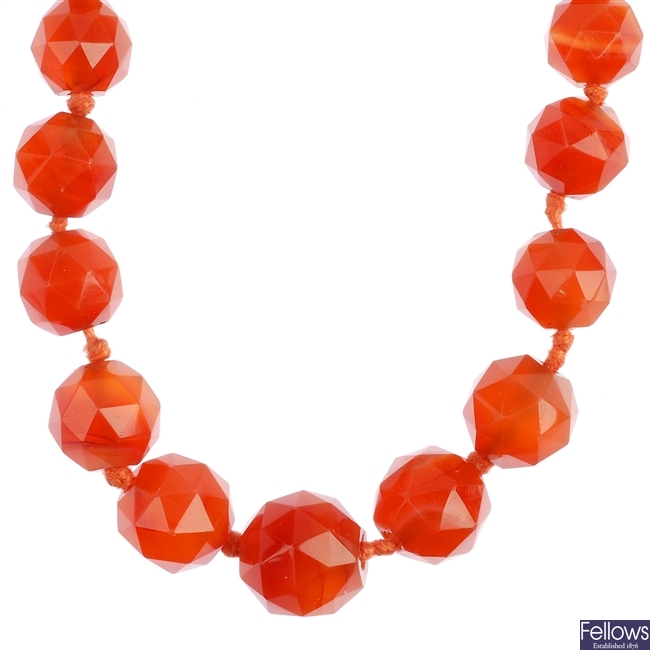 A late Victorian graduated agate bead necklace.