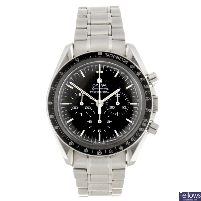 A stainless steel manual wind chronograph gentleman's Omega Speedmaster bracelet watch.