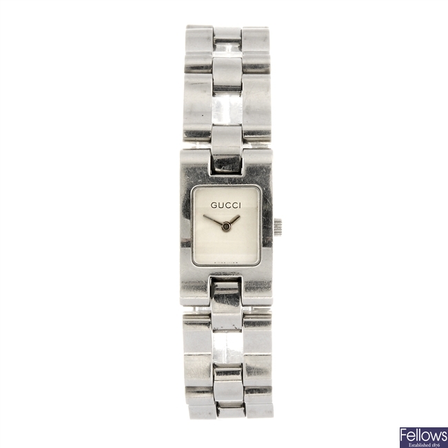 A stainless steel quartz lady's Gucci 2305L bracelet watch.
