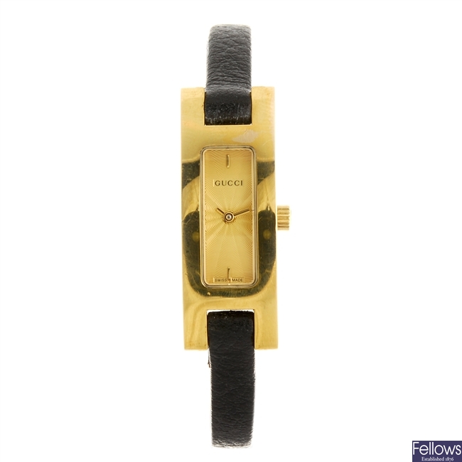 A gold plated quartz lady's Gucci 3900L wrist watch.