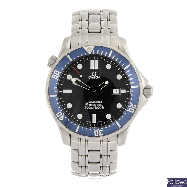 (805006982) A stainless steel quartz gentleman's Omega Seamaster Professional bracelet watch.