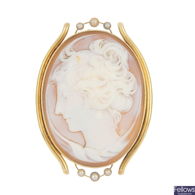 An early 20th century 15ct gold shell cameo brooch.