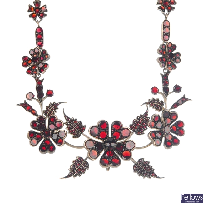 An early 20th century garnet necklace.