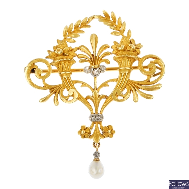 A French Belle Epoque 18ct gold diamond brooch.