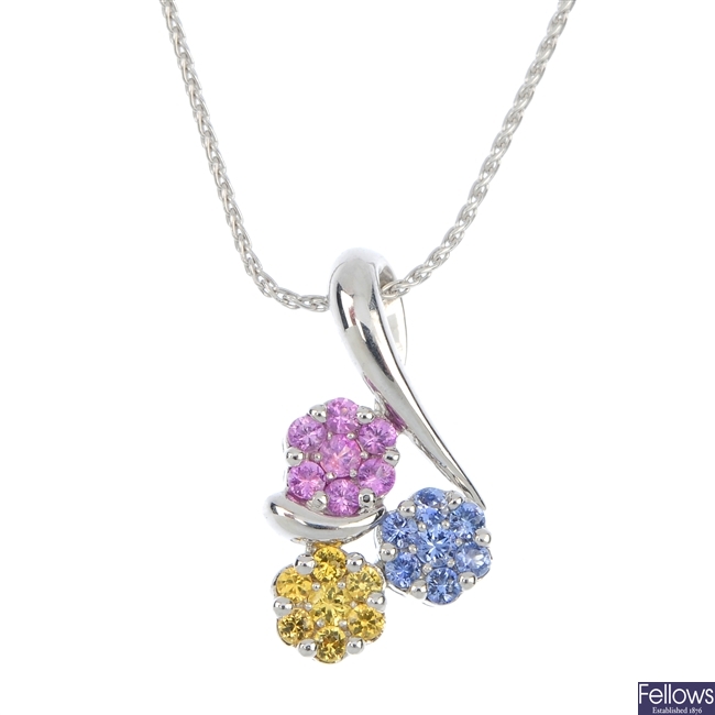 An 18ct gold sapphire cluster pendant.