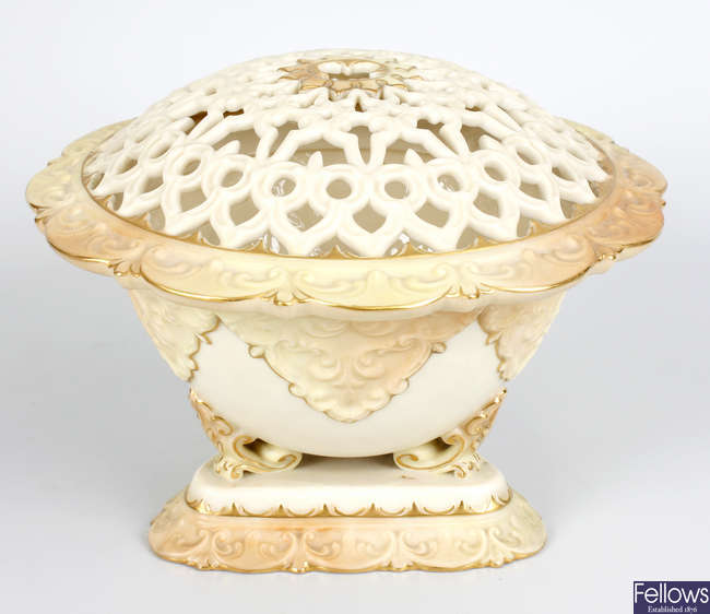A Grainger Worcester blush ivory porcelain bowl and cover